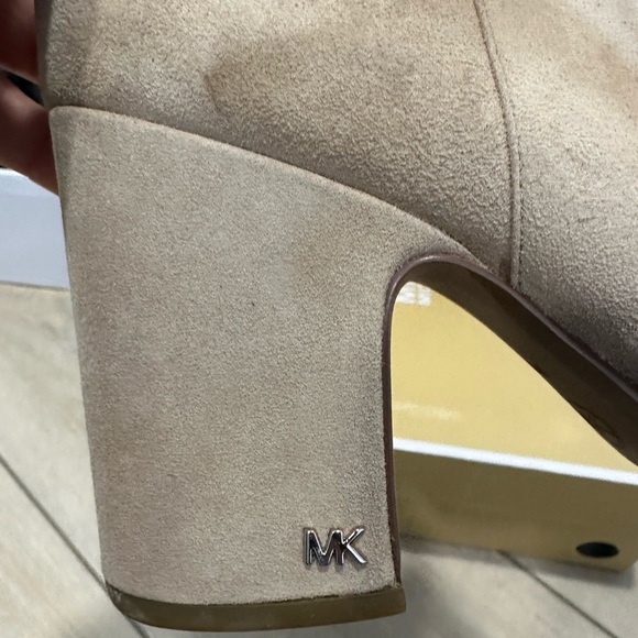 Micheal Kors suede booties in a nude color , New Gorgeous - Picture 4 of 4